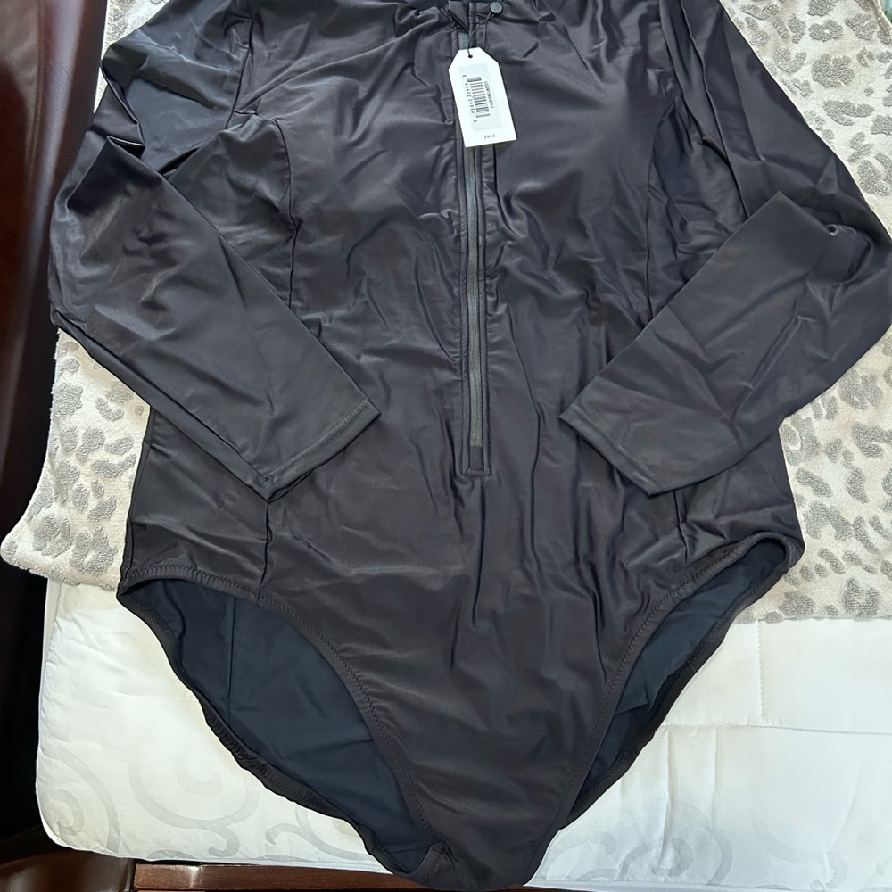 Universal Standard Black Long Sleeve Zip-Up Rashguard Swimsuit US Large (22-24)